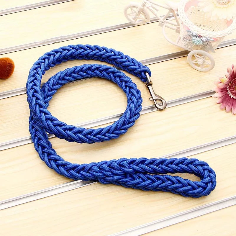 Strong & Durable Dog Leash with Heavy-Duty Buckle – Ideal for Big Breeds