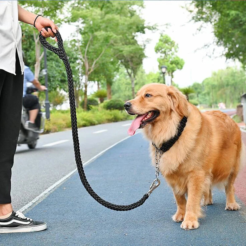 Strong & Durable Dog Leash with Heavy-Duty Buckle – Ideal for Big Breeds